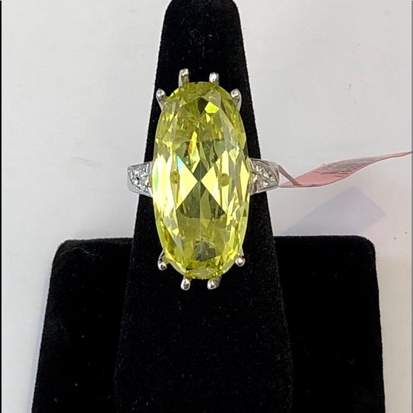 Jewelry - Simulated Green Diamond/Austrian Crystal Ring Sz 8